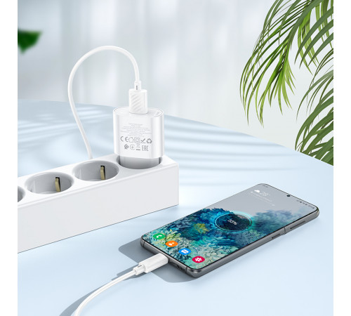 Мережевий зарядний пристрій з кабелем HOCO C109A Fighter single port QC3.0 charger set(Micro) White (6931474784827)