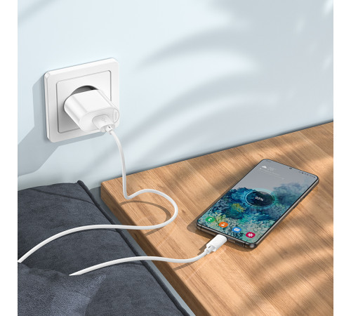 Мережевий зарядний пристрій з кабелем HOCO C109A Fighter single port QC3.0 charger set(Micro) White (6931474784827)