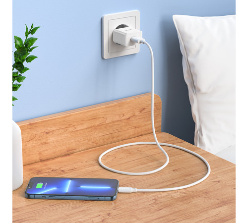 Мережевий зарядний пристрій з кабелем HOCO C106A Leisure single port charger set(iP) 10.5W White (6931474783899)
