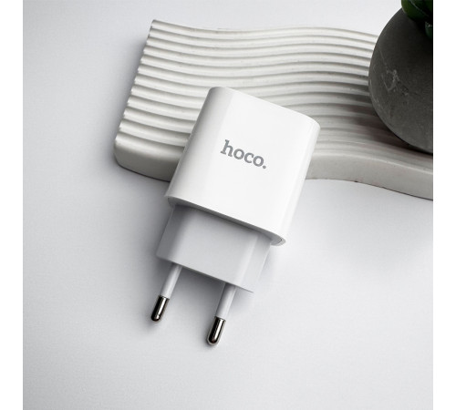 Мережевий зарядний пристрій з кабелем HOCO C76A Pro Majestic single port PD30W charger set (C to iP)(EU) White (6942007616317)