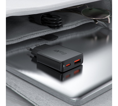 Мережевий зарядний пристрій ACEFAST A69 PD30W GaN (USB-A+USB-C) ultra-thin charger Black (6974316282709)