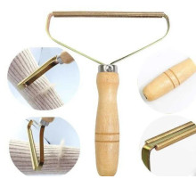 Щетка-скребок для удаления катышков, ворса и шерсти с одежды, мебели и ковров(500)