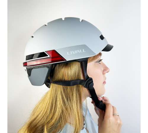 Захисний шолом Livall BH51M NEO (L) Sandstone Grey (57-61см), акустика, мікрофон, сигнали поворотів та стопів, додаток, пульт BR80, Bluetooth (LIV-T1V6MN-6310)