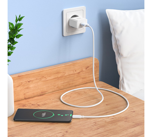Мережевий зарядний пристрій з кабелем HOCO C106A Leisure single port charger set(Micro) 10.5W White (6931474783905)