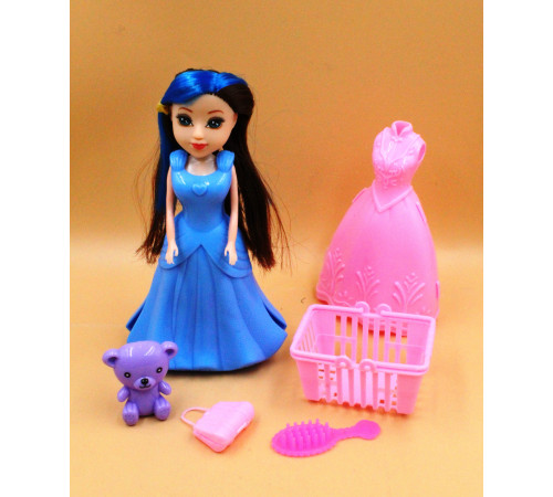 AA3336 Лялька в наборі з аксесуарами.