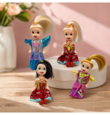 Дитяча іграшкова лялька
